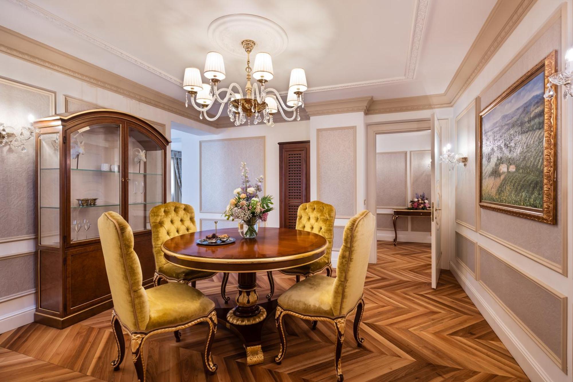 Flueela - The Unbound Collection By Hyatt Davos